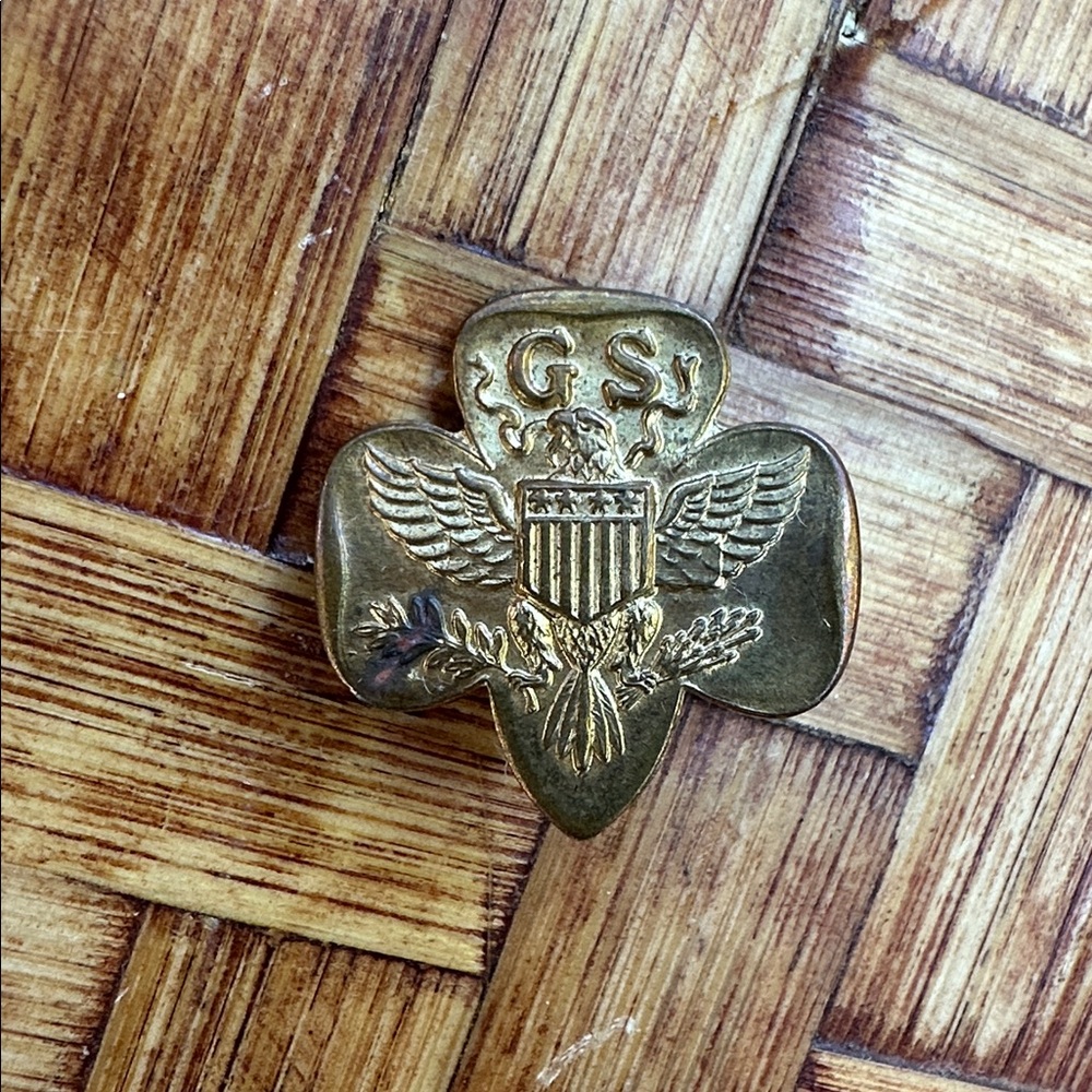 Vintage Collectible Girl Scouts Membership Pin - Gold